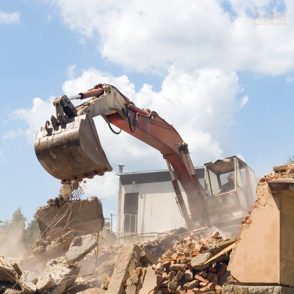 Remoção de Entulhos: Limpeza e Organização no Canteiro de Obras.