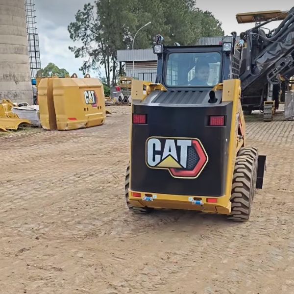 Mini Carregadeiras: Versatilidade e Eficiência nos Projetos de Construção.