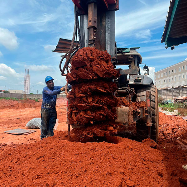 Estacas Escavadas Como Solução  Para o Desenvolvimento Urbano.