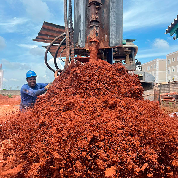 Estacas Escavadas Como Solução  Para o Desenvolvimento Urbano.