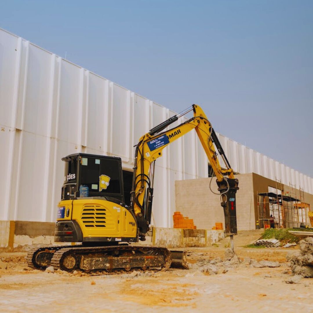 Os serviços de demolição são fundamentais para a renovação de espaços urbanos e a criação de novas oportunidades de desenvolvimento.