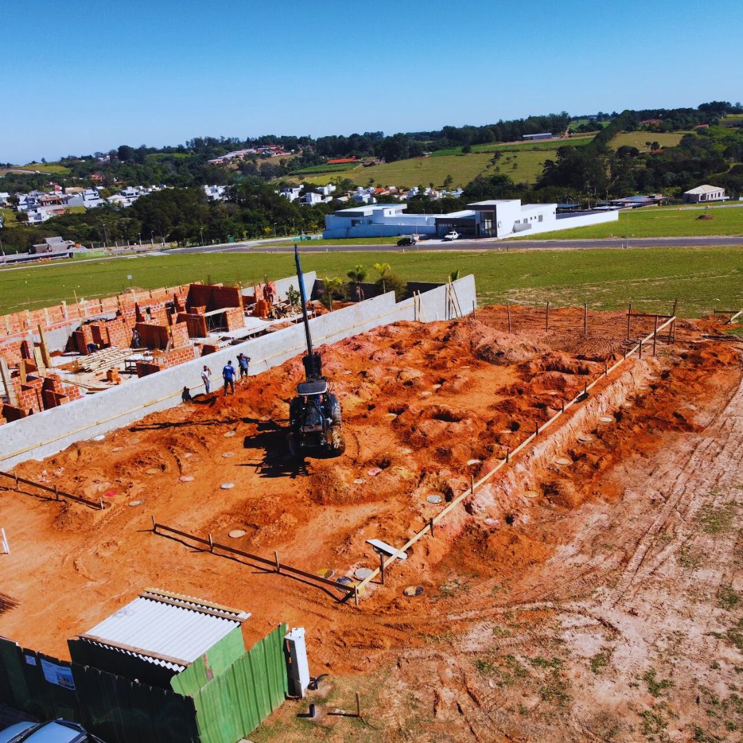 As estacas escavadas são elementos de fundação utilizados em projetos de construção para garantir a estabilidade e segurança das estruturas.