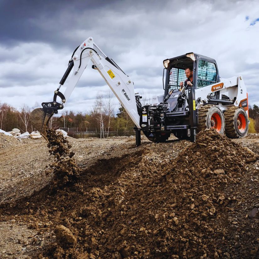 Minicarregadeiras como Solução Eficiente para Transporte em Obras.