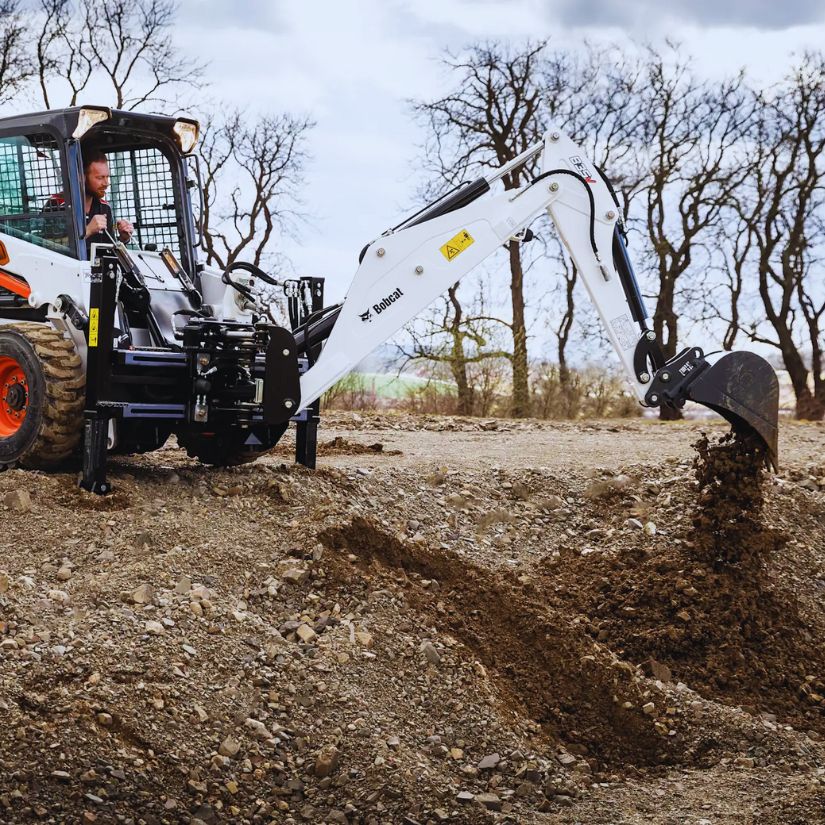 Minicarregadeiras como Solução Eficiente para Transporte em Obras.