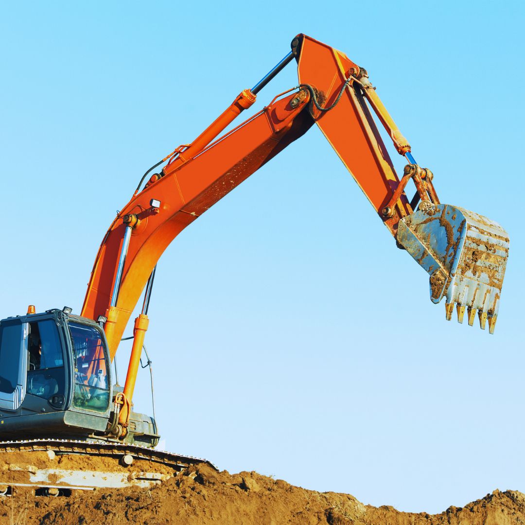 A terraplanagem é um processo fundamental na construção civil, consistindo na movimentação e readequação de solos para preparar terrenos.