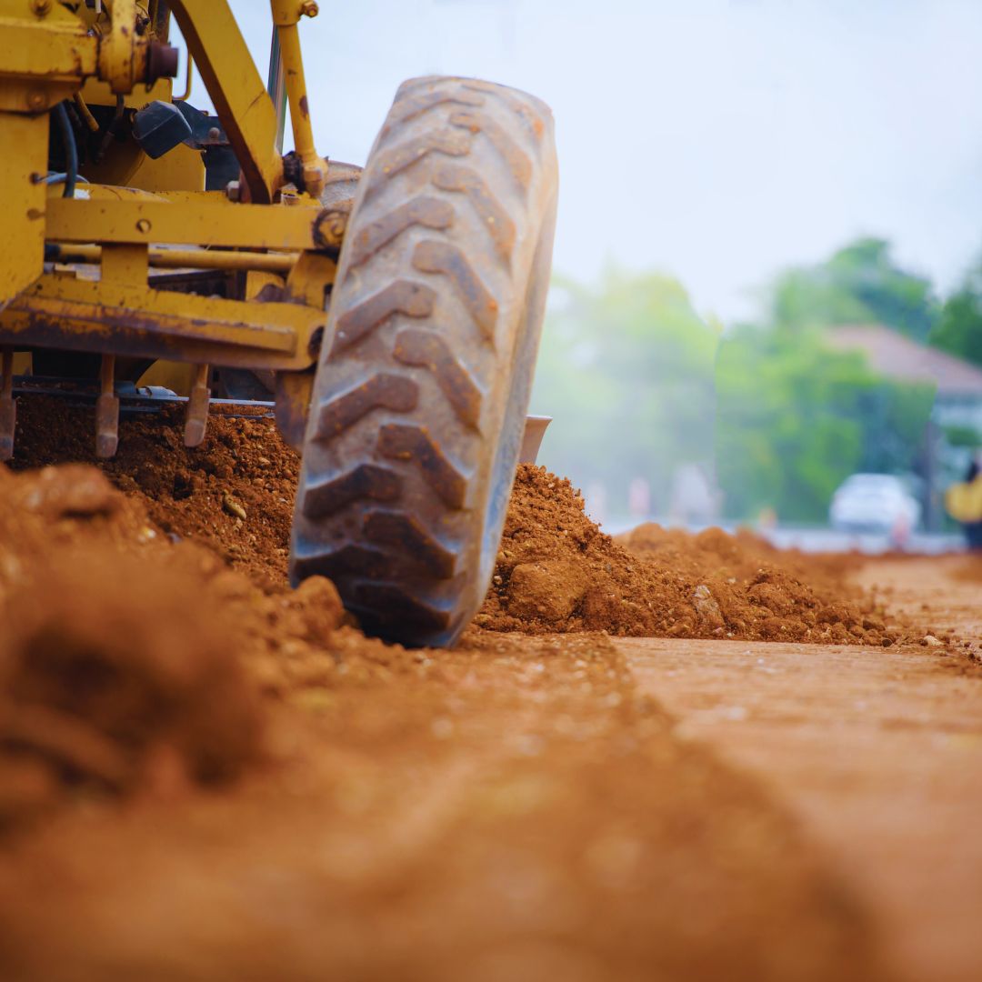 A terraplanagem é um conjunto de técnicas essenciais para a preparação de terrenos destinados à construção.