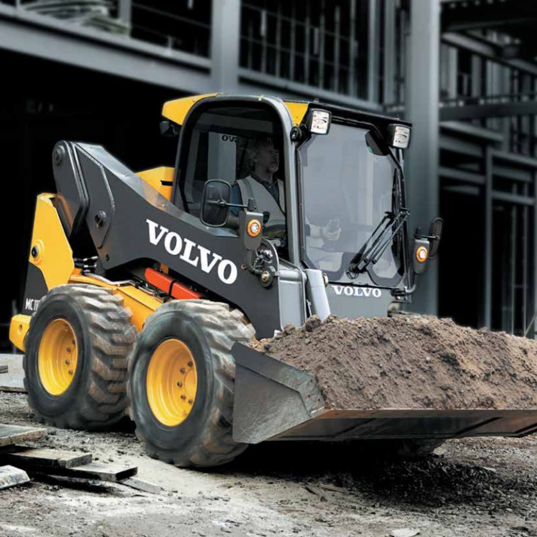 As mini carregadeiras são equipamentos essenciais em obras modernas, conhecidas por sua versatilidade e eficiência.