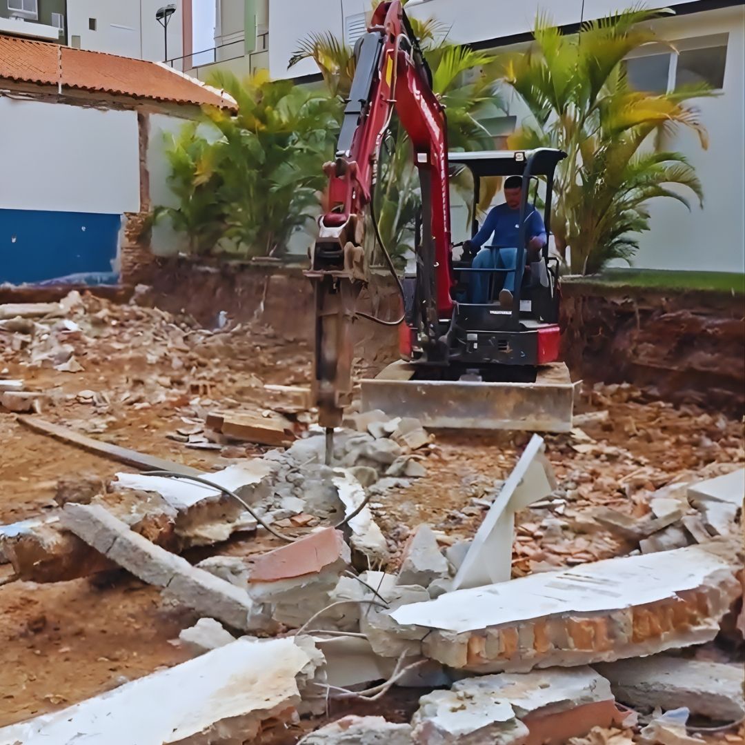 No âmbito da construção civil, a demolição antes de uma nova fundação é um passo crucial que demanda atenção e planejamento.
