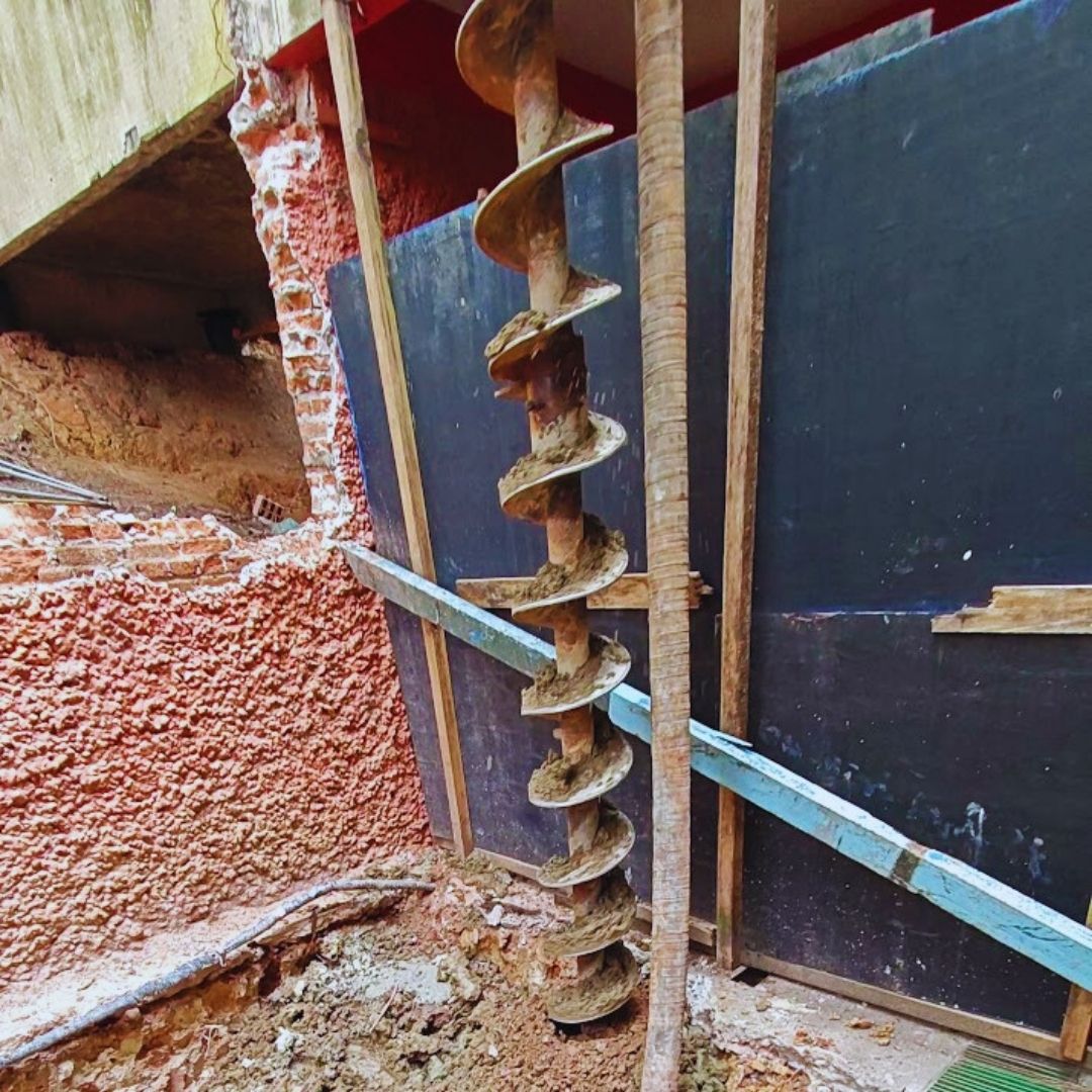 As estacas mini hélice contínua representam uma inovação tecnológica significativa na construção civil moderna.