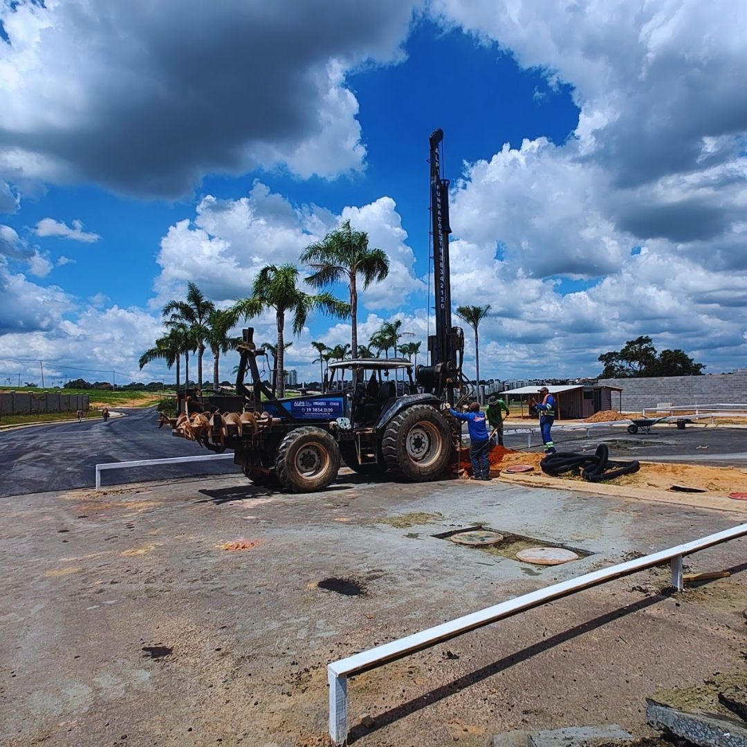 A perfuração de estacas escavadas é uma técnica essencial na construção civil, especialmente em projetos que demandam fundações profundas e seguras.