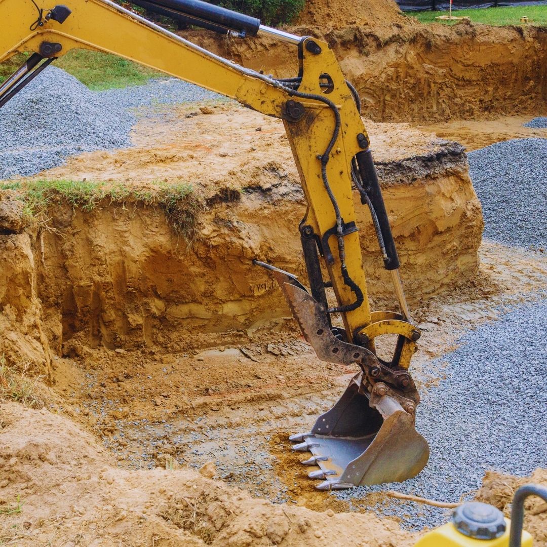 A escavação técnica para piscinas é um processo essencial na construção de piscinas, garantindo que a abertura do terreno seja feita com precisão e de acordo com o projeto estrutural