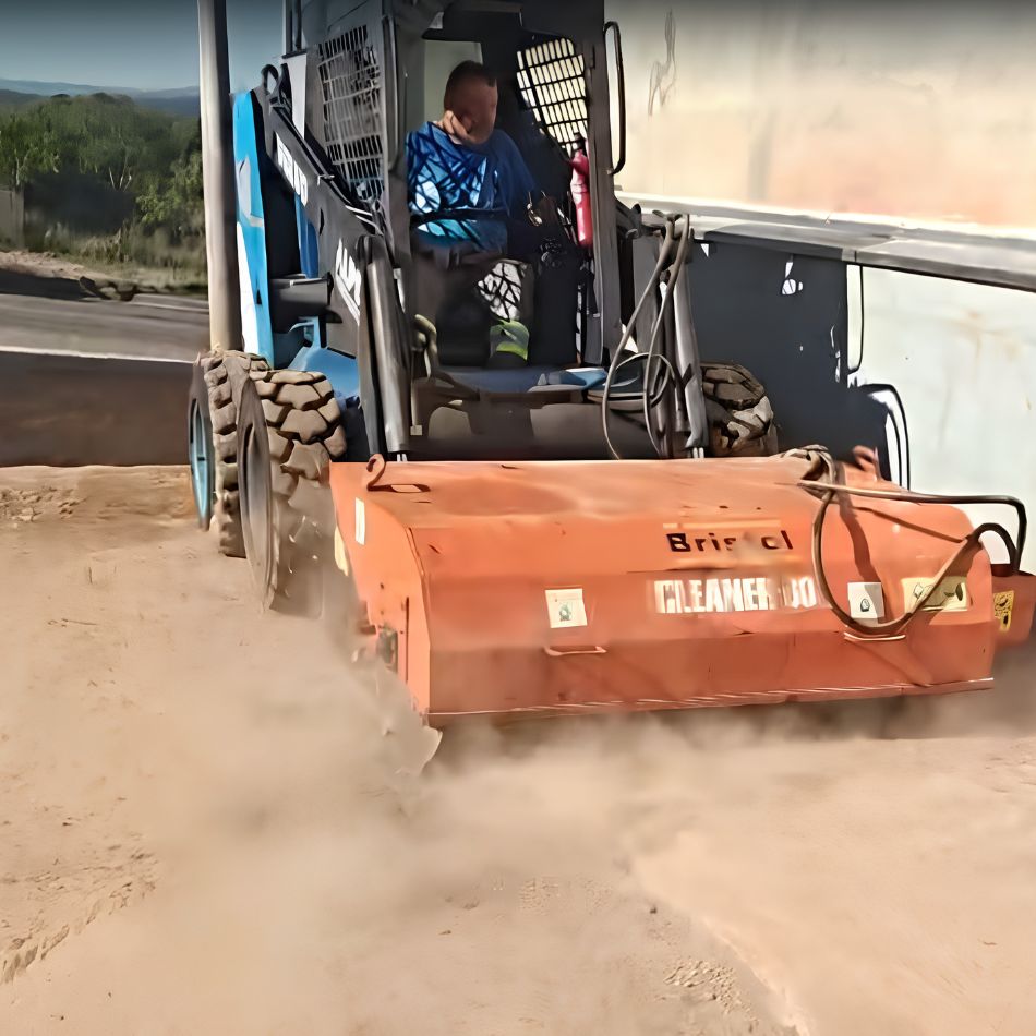 Serviços de Limpeza com Vassoura Recolhedora Hidráulica.