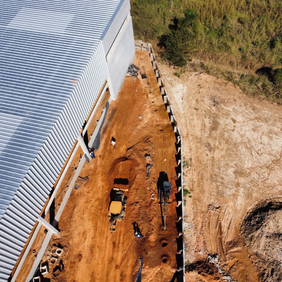 Reforço de Muros com Estacas Escavadas: A Solução Definitiva.
