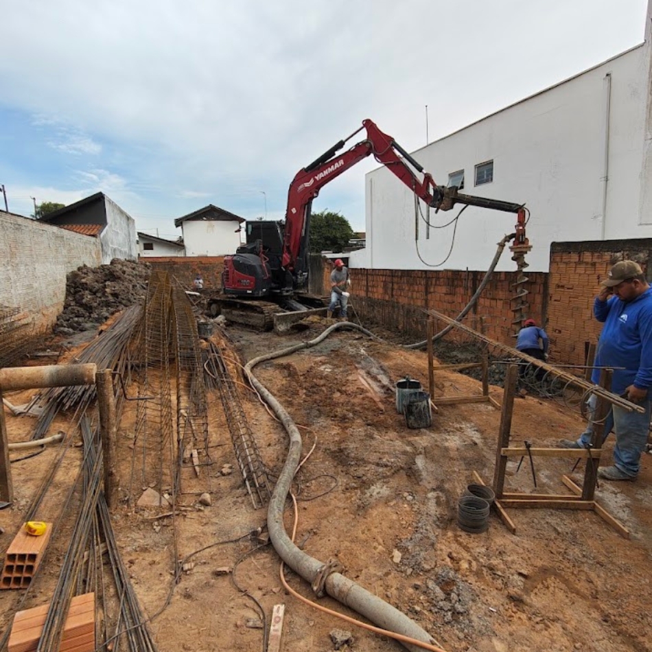 Estaca Mini Hélice Contínua: O que é, Vantagens e Quando Usar em Terrenos de Difícil Acesso.