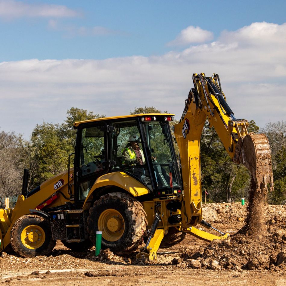 Escavações com a Retroescavadeira Caterpillar: Máxima Eficiência e Economia.