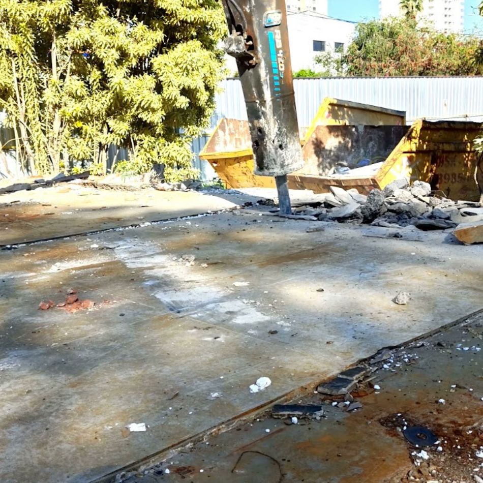 Serviços de Demolição: Métodos Seguros e Precisão Mecânica para a sua Obra.