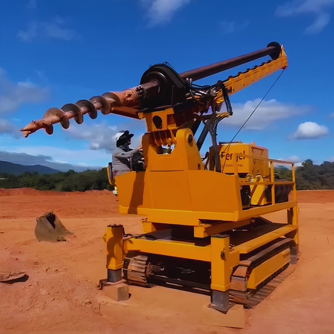 As estacas escavadas são fundações profundas moldadas diretamente no canteiro, que levam o peso da obra até camadas firmes do solo. Se você constrói em Indaiatuba, Campinas ou Jundiaí, entender como elas funcionam ajuda a decidir melhor e a evitar surpresas.