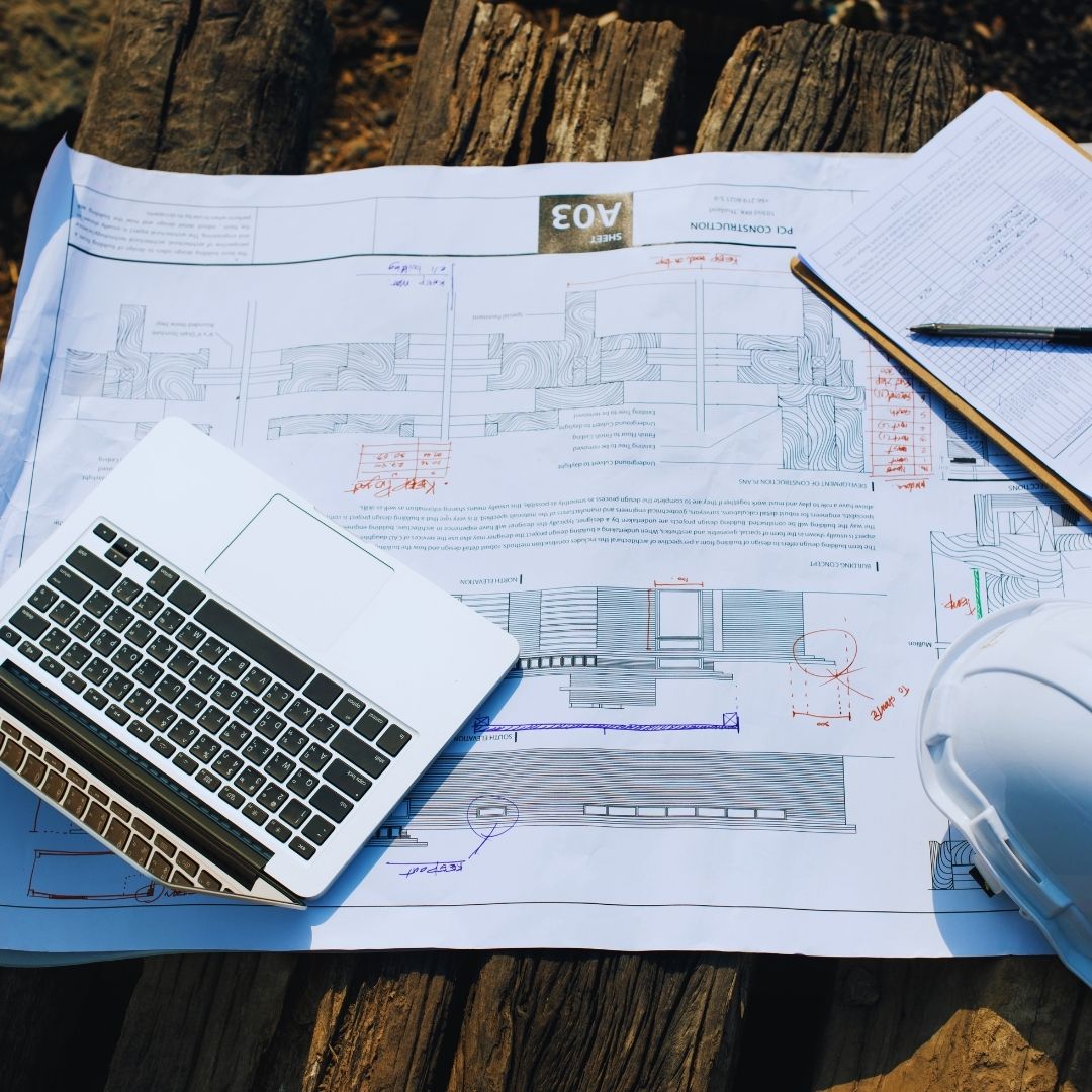 Os projetos de fundações definem como a estrutura vai transmitir seu peso ao terreno com segurança. Se você constrói em Indaiatuba, Campinas ou Jundiaí, essa é a etapa que mais protege seu investimento, mesmo ficando enterrada e invisível.