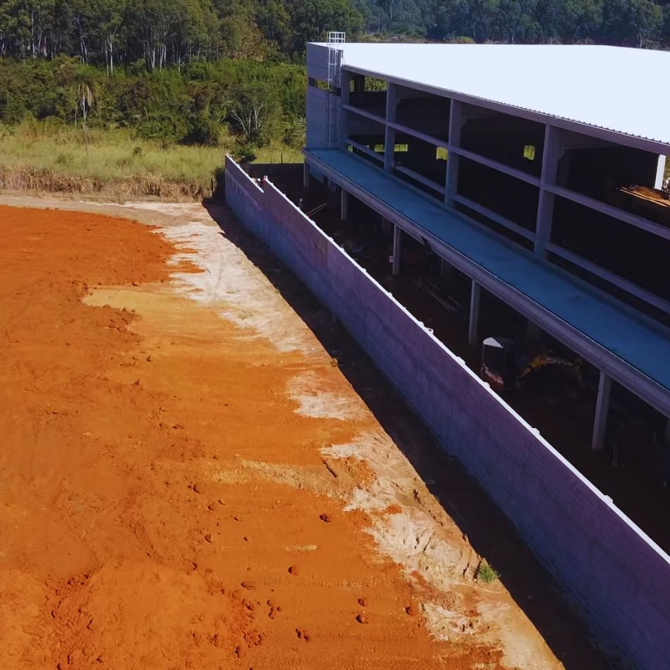 Reforço de Muros com Estacas Escavadas: Guia para Muros de Arrimo.